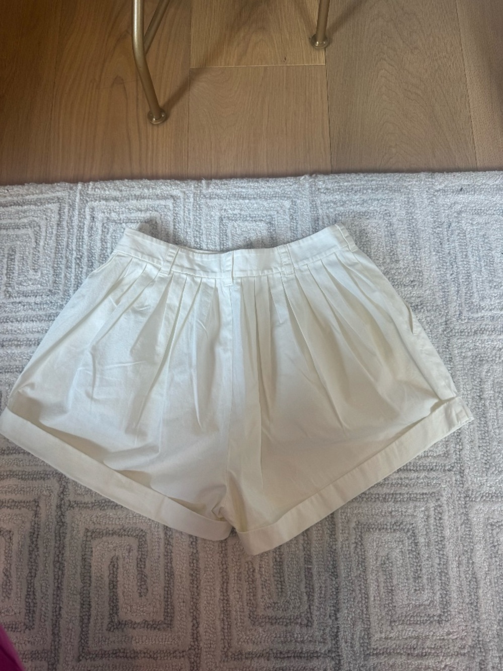 DOEN White Pleated High Rise Cotton Shorts Cuffed Hem Size 6